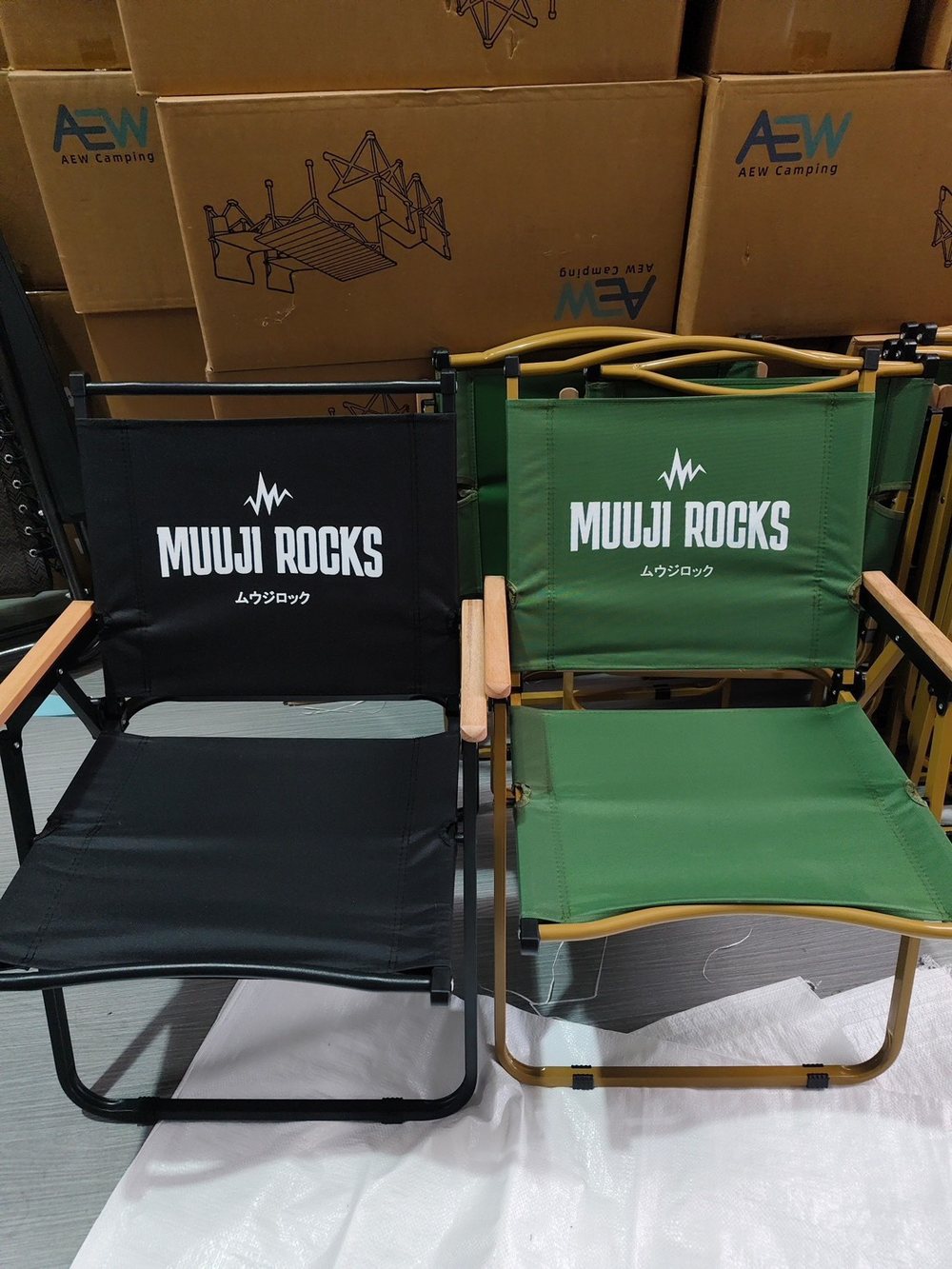เก้าอี้แคมป์ปิ้งสกรีนโลโก้ MUUJI ROCKS ผลิตโดย AEW CAMPING